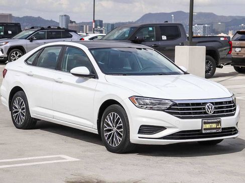 Used 2020 Volkswagen Jetta SE w/ SE Cold Weather Package image 3
