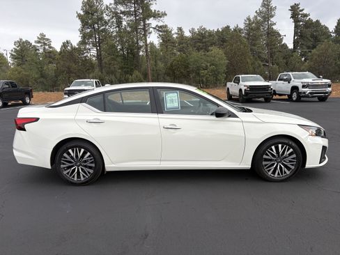Used 2025 Nissan Altima 2.5 SV FWD image 7