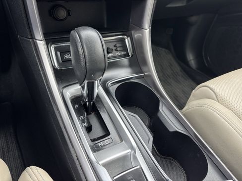 Used 2022 Subaru Ascent Limited image 25