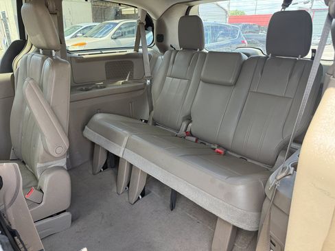 Used 2014 Chrysler Town & Country Touring-L w/ Driver Convenience Group FWD image 14
