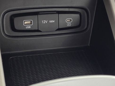 Certified 2023 Hyundai Venue SEL image 28