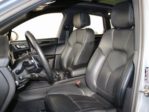 Used 2024 Porsche Macan w/ Premium Plus Package image 5