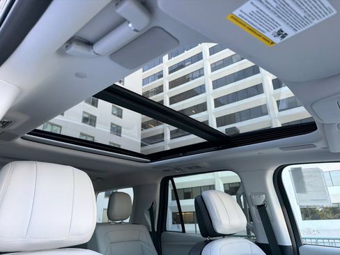 New 2026 Lincoln Navigator Reserve AWD/4WD image 14