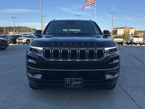Used 2023 Jeep Wagoneer 4WD image 2