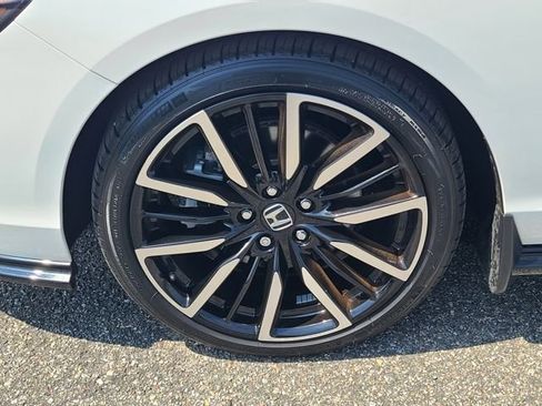 Used 2024 Honda Accord Touring image 9