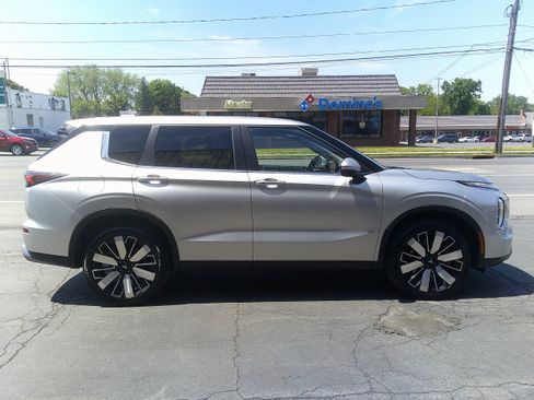 Used 2025 Mitsubishi Outlander SE AWD/4WD image 6