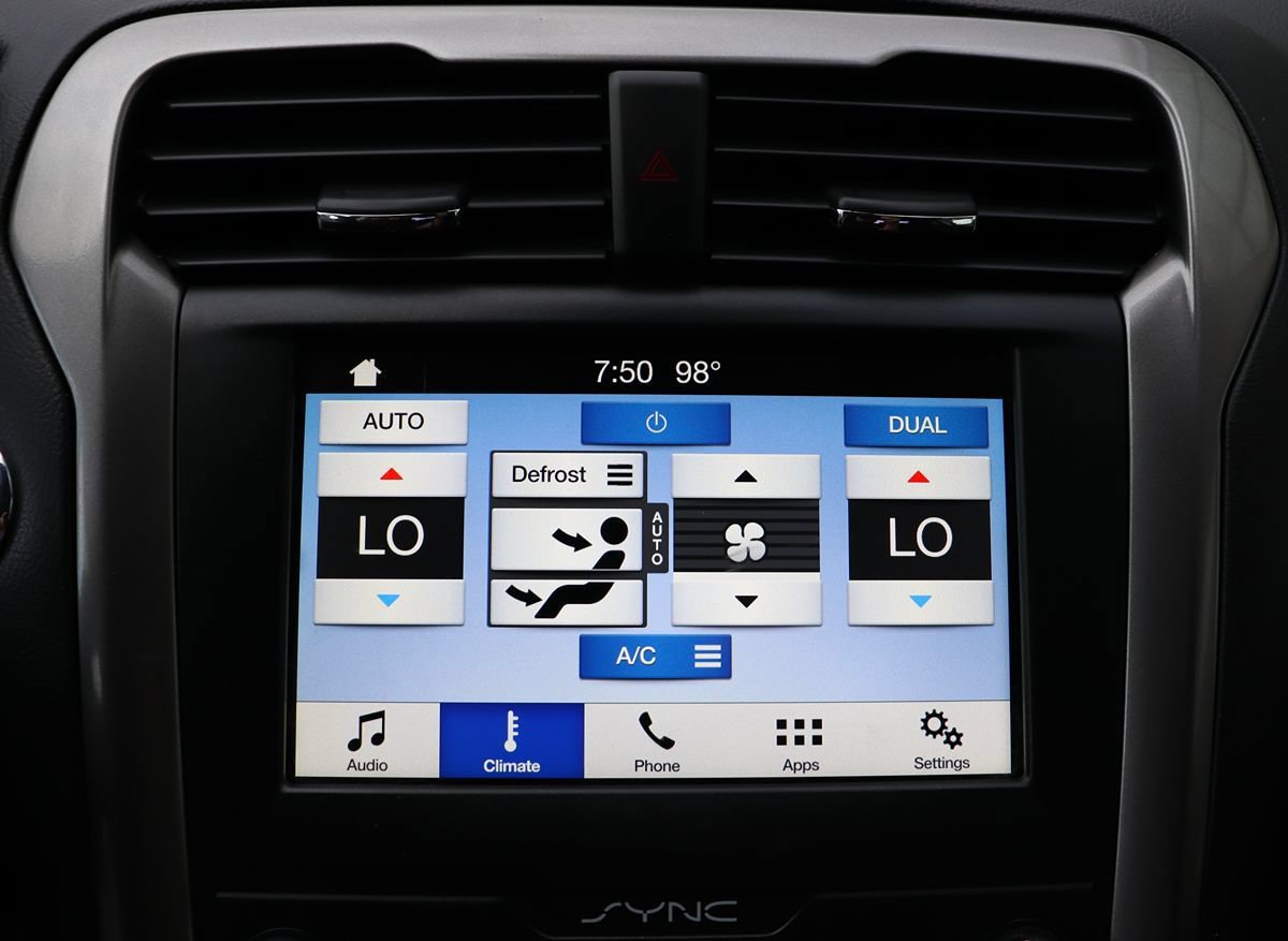 Used 2019 Ford Fusion SE FWD image 46