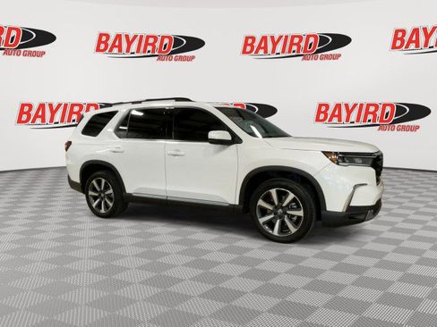 Used 2025 Honda Pilot Touring image 2
