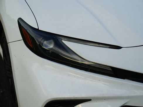 Used 2025 Toyota Camry SE FWD image 11