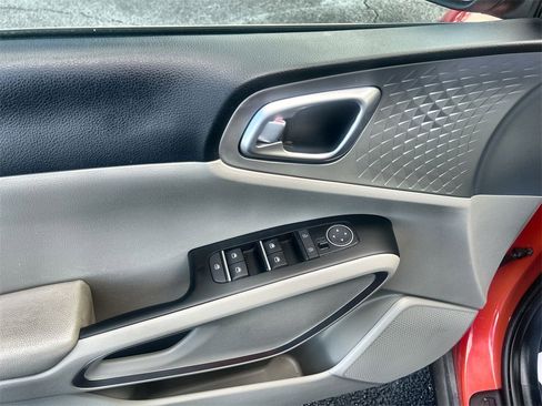 Used 2024 Kia Soul LX image 19