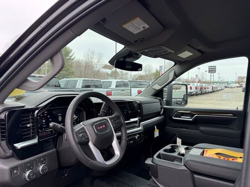 New 2026 GMC Sierra 2500 SLE image 15