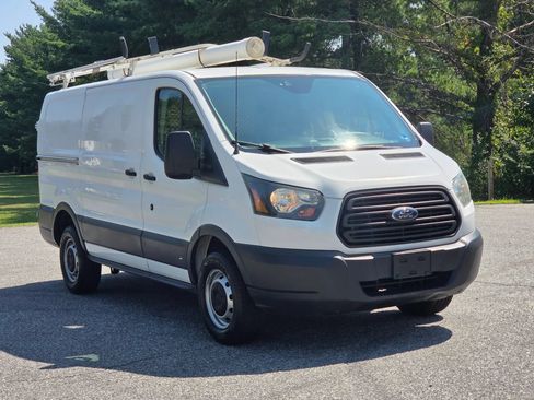 Used 2015 Ford Transit 250 130 Low Roof RWD image 3