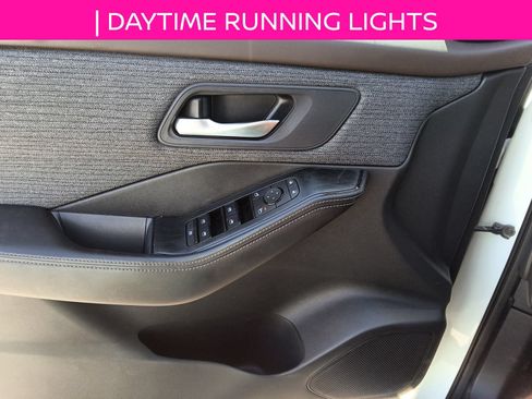 Used 2022 Nissan Rogue SV FWD image 11