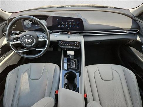Used 2025 Hyundai Elantra Limited FWD image 17