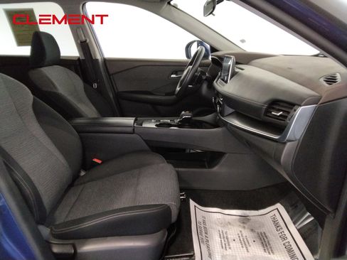 Used 2023 Nissan Rogue SV image 39