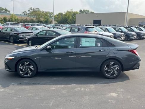 New 2025 Hyundai Elantra SEL image 2