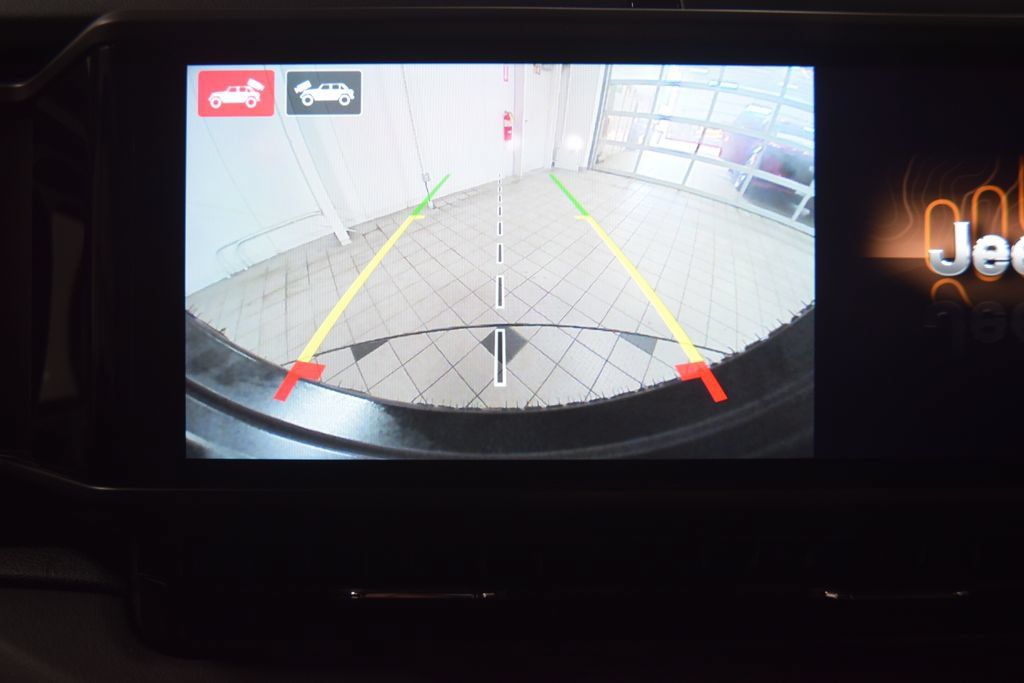 Used 2025 Jeep Wrangler Unlimited Sahara AWD/4WD image 49