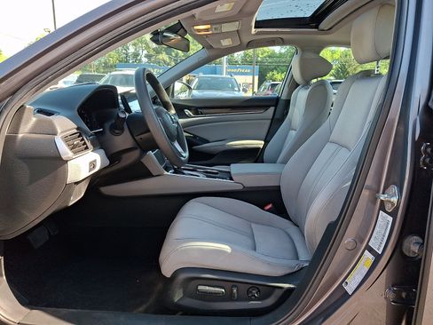 Used 2019 Honda Accord EX image 14