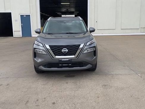 Used 2023 Nissan Rogue SV w/ SV Premium B Package image 3