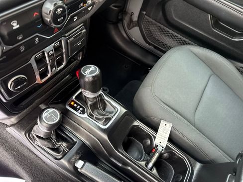 Used 2018 Jeep Wrangler Unlimited Sahara image 24