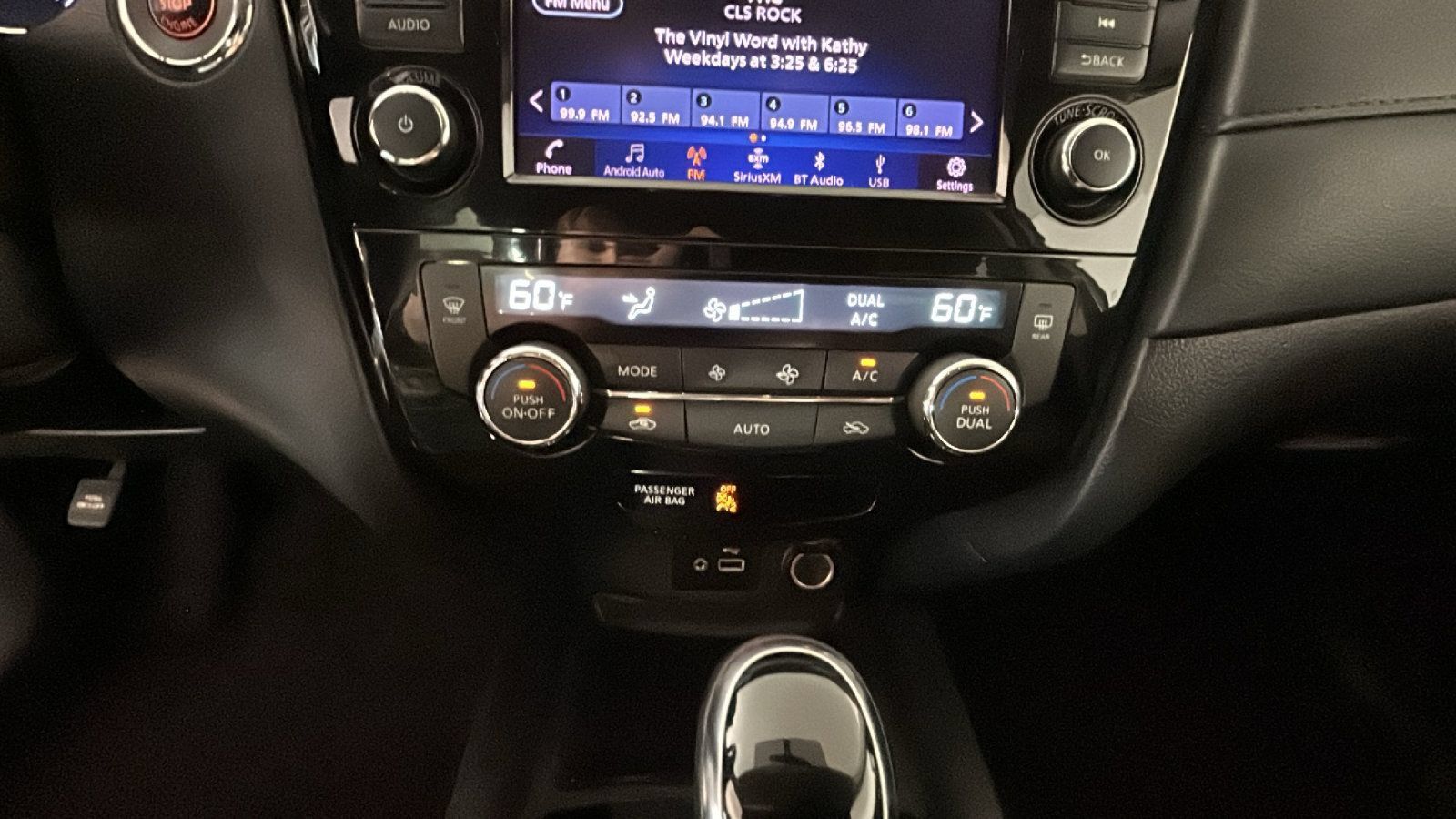 Used 2018 Nissan Rogue SV AWD/4WD image 26