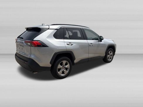 Used 2025 Toyota RAV4 XLE AWD/4WD image 5