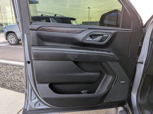 Used 2022 Chevrolet Suburban Z71 w/ Luxury Package image 10