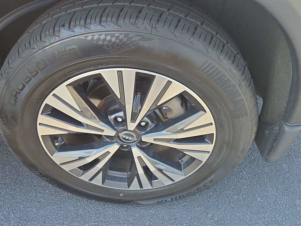Used 2023 Nissan Rogue SV FWD image 13
