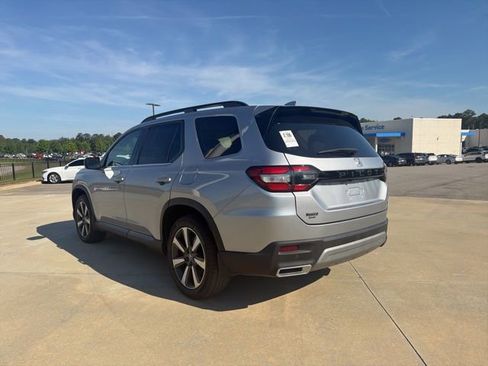 Used 2024 Honda Pilot Touring image 5
