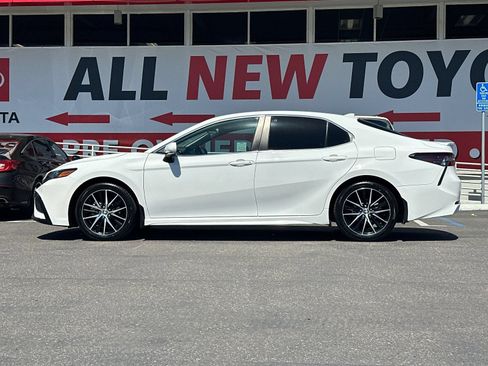 Used 2023 Toyota Camry SE FWD image 2