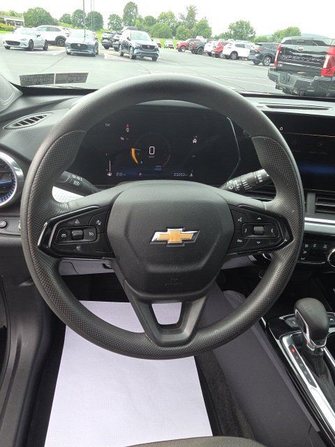 Used 2024 Chevrolet Trax LT FWD image 13