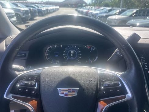 Used 2020 Cadillac Escalade Luxury AWD/4WD image 14