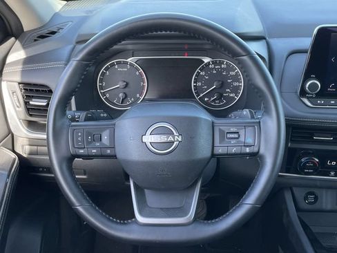 Used 2025 Nissan Rogue SV FWD image 11
