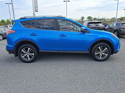 Used 2018 Toyota RAV4 XLE AWD/4WD image 8