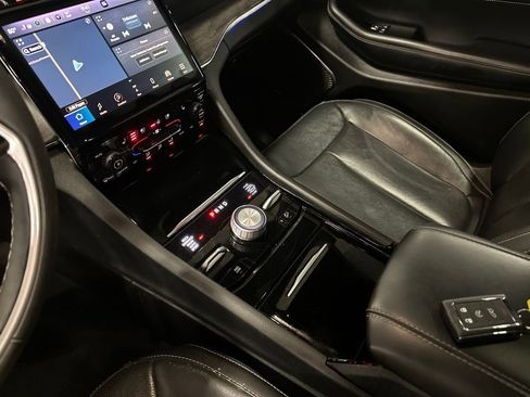 Used 2024 Jeep Grand Cherokee Overland image 18