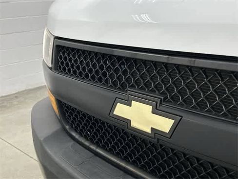 Used 2018 Chevrolet Express 2500 w/ Driver Convenience Package image 29