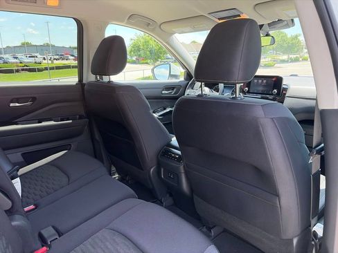 Used 2022 Nissan Pathfinder SV AWD/4WD image 33