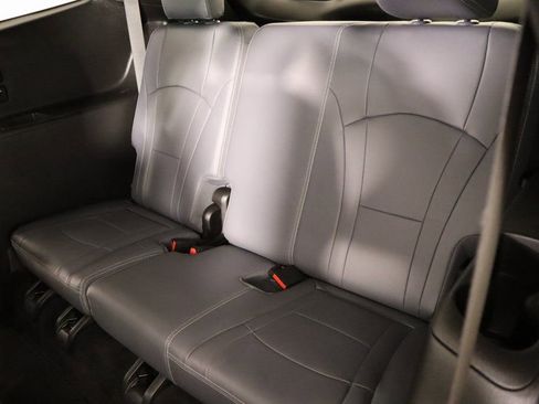 Used 2023 Buick Enclave Premium image 14