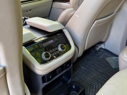Used 2018 Lincoln Navigator L Reserve w/ Technology Package AWD/4WD image 10