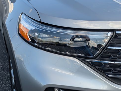 Certified 2023 Ford Explorer XLT w/ Equipment Group 202A image 5