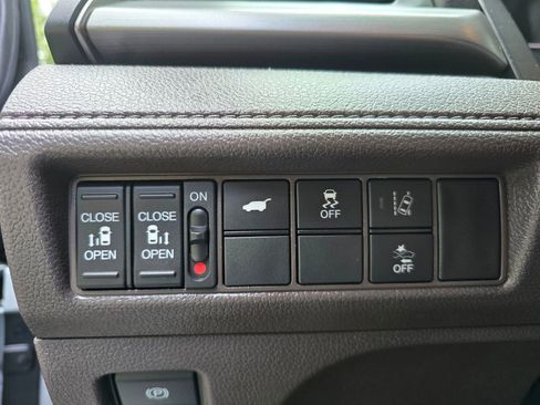 Used 2018 Honda Odyssey EX-L image 26