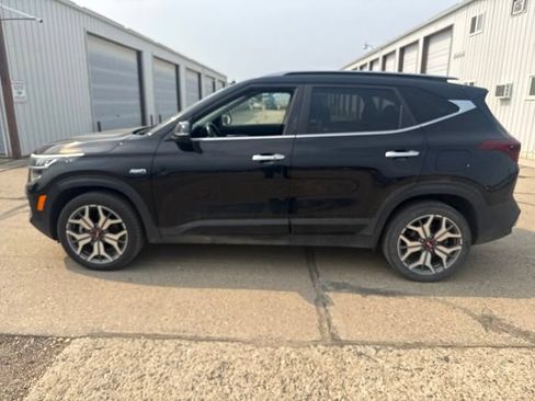 Used 2021 Kia Seltos SX w/ SX Sunroof Package AWD/4WD image 4