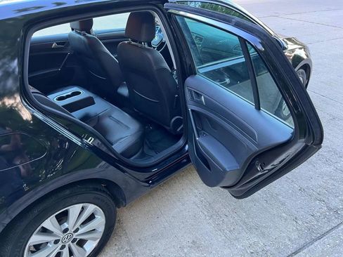 Used 2020 Volkswagen Golf 4-Door image 23