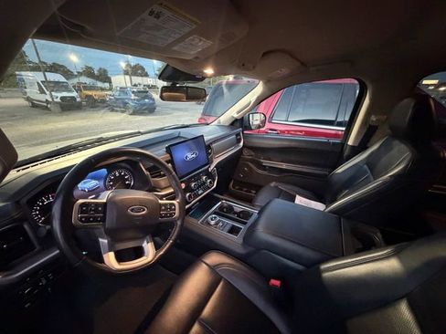 Used 2024 Ford Expedition XLT RWD image 2