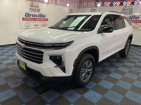 New 2026 Chevrolet Traverse LT image 1