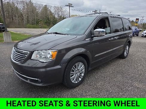 Used 2016 Chrysler Town & Country Touring-L FWD image 4