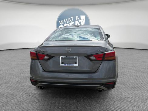 Used 2024 Nissan Altima 2.5 SV w/ SV Premium Package FWD image 3
