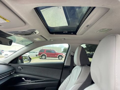 Used 2025 Hyundai Elantra Limited FWD image 24