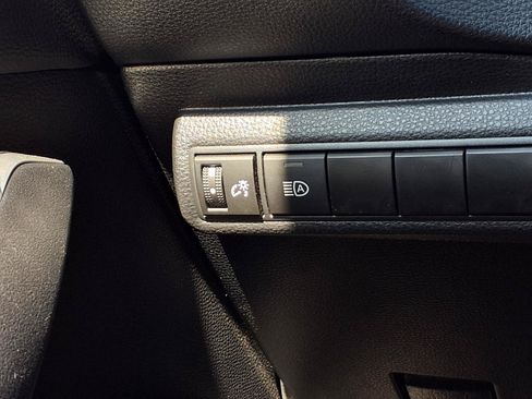Certified 2025 Toyota Corolla SE w/ SE Premium Package FWD image 15