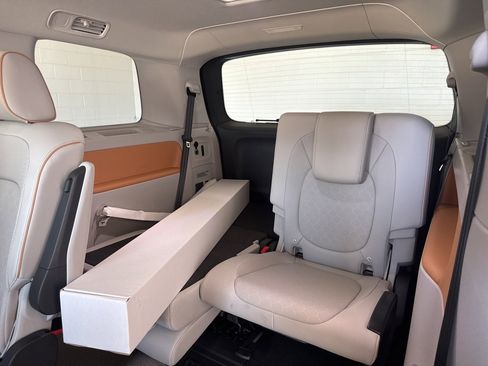 New 2025 Volkswagen ID. Buzz 1st Edition image 29